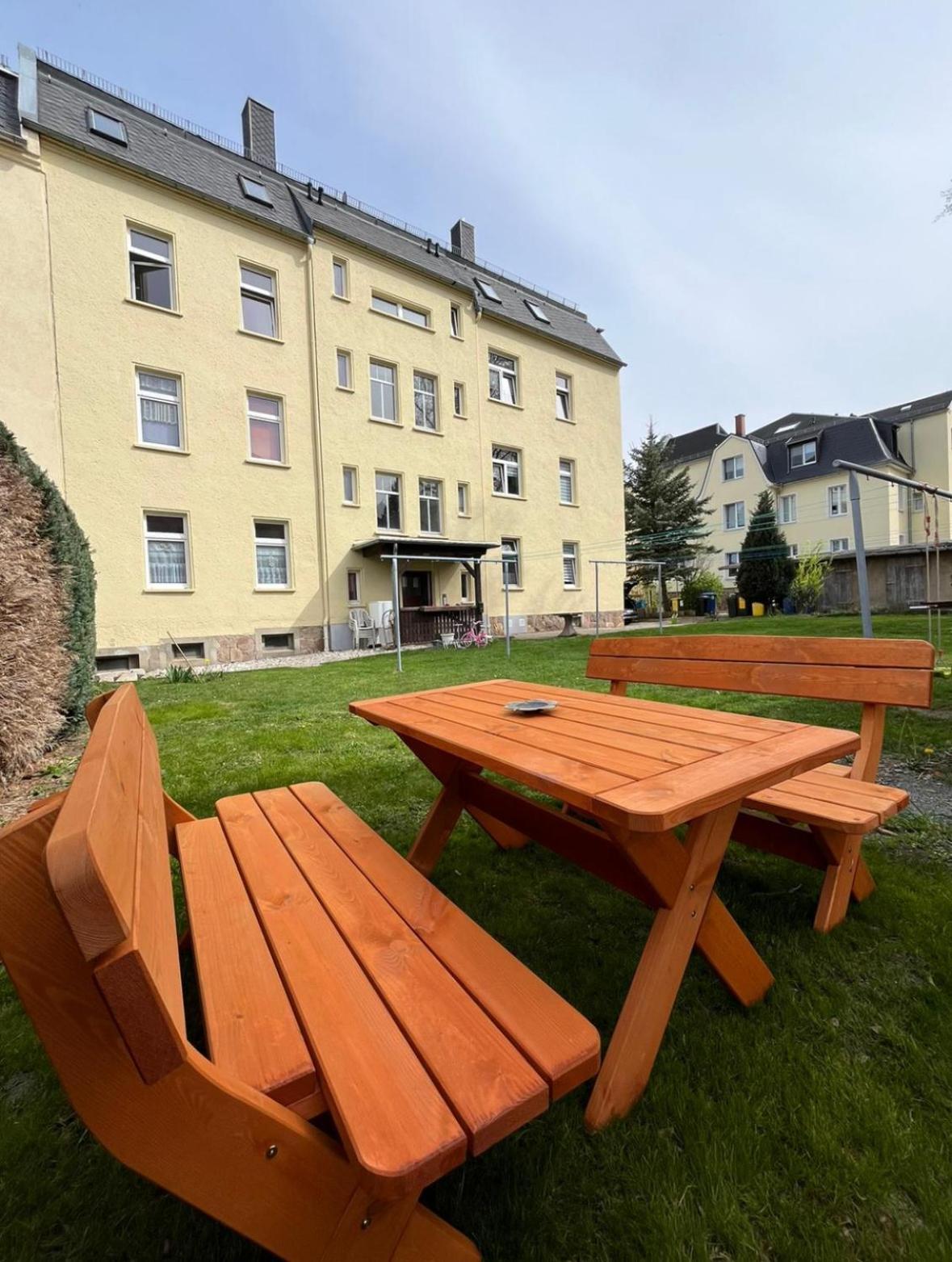 1 Raum Dachgeschosswohnung In Ruhiger Lage Limbach-Oberfrohna Exterior photo