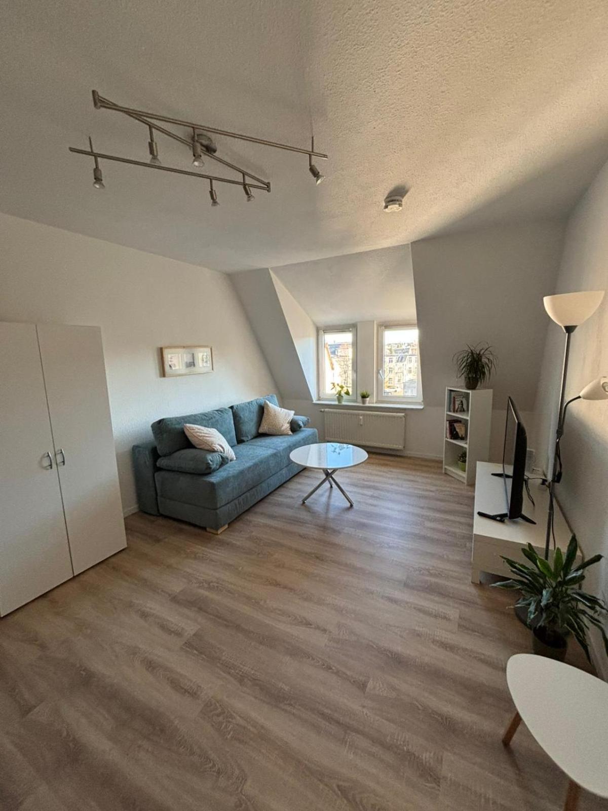 1 Raum Dachgeschosswohnung In Ruhiger Lage Limbach-Oberfrohna Exterior photo